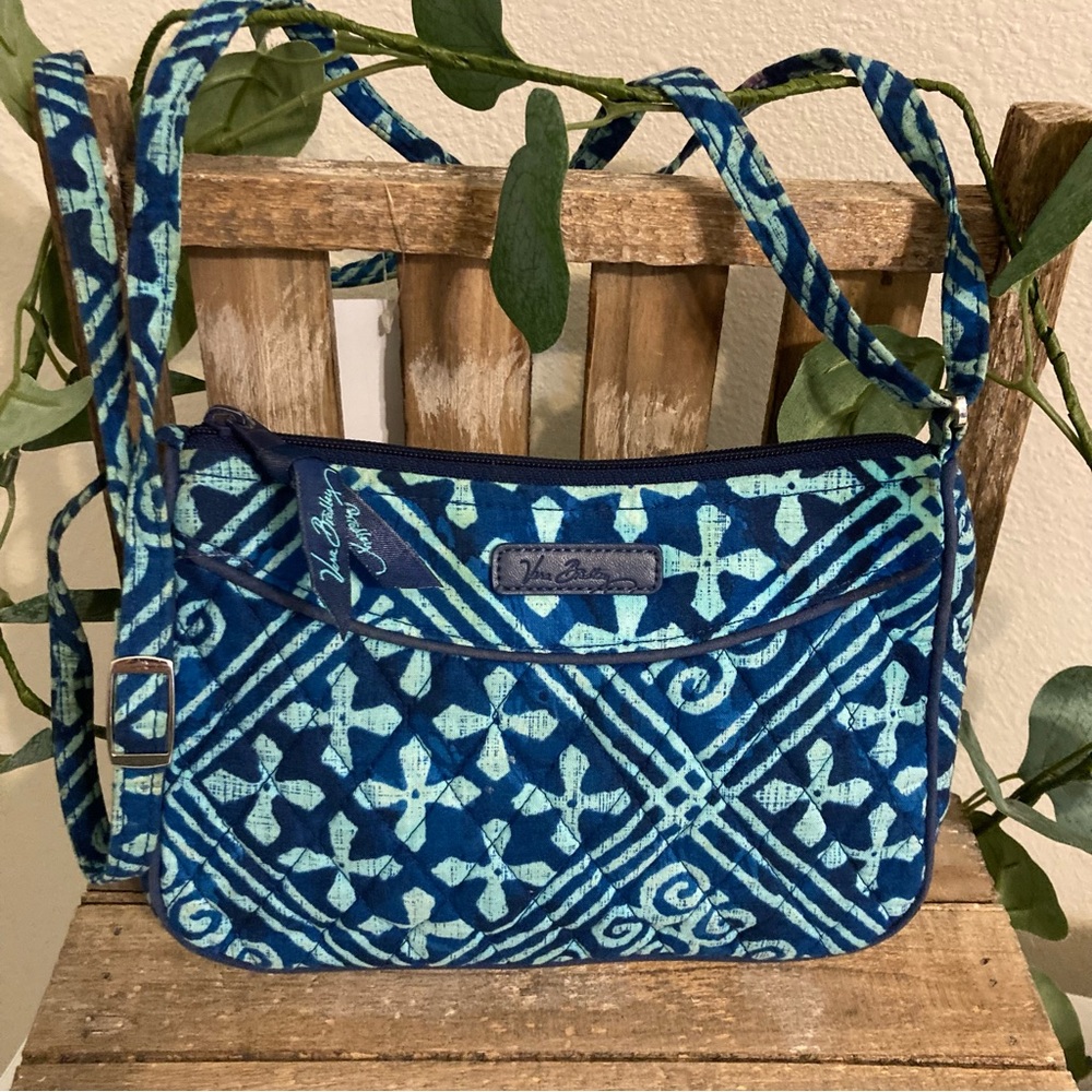 VERA BRADLEY TRAVEL/SHOPPING/CRUISE ADJUSTABLE CROSSBODY BAG